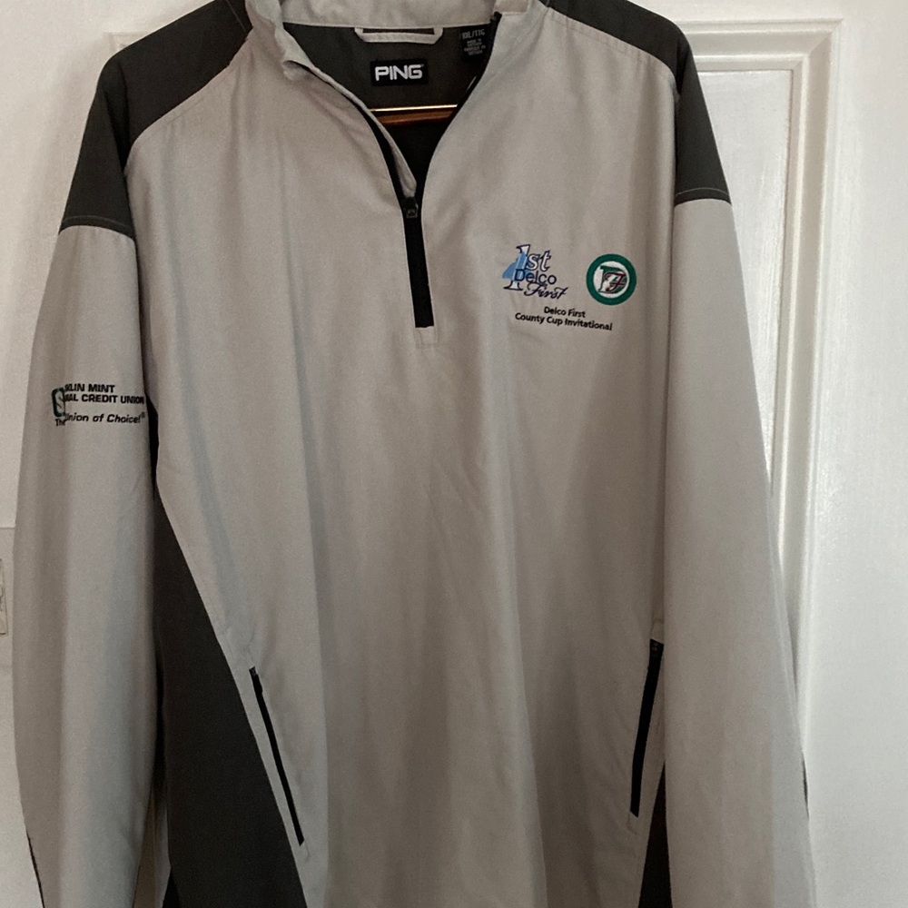 Ping Men's Gray and Black Windbreaker